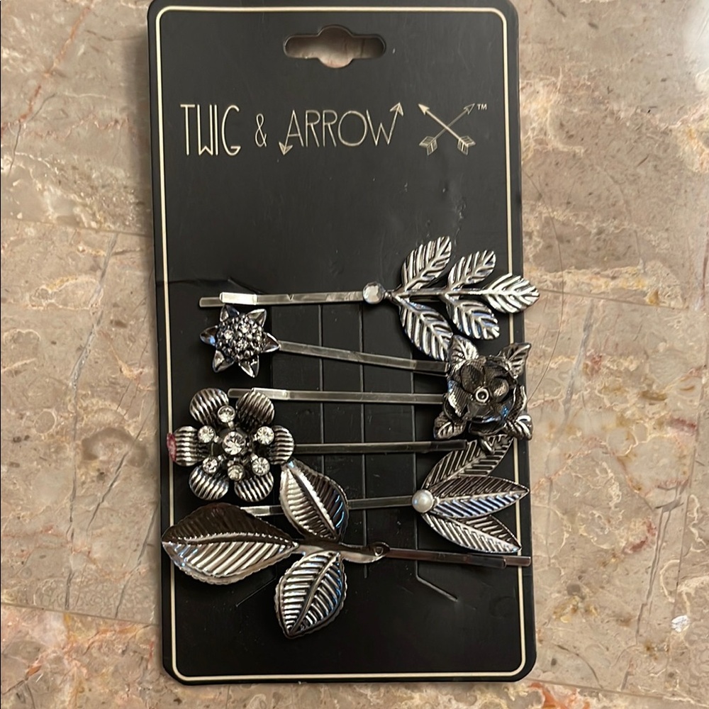 Elegant Silver Floral Hair Clip